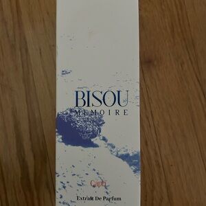 Memoire Extrait De Parfum - Blue and White